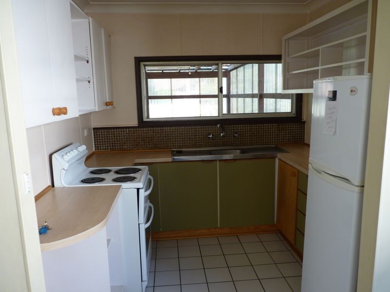 4 Bangalow St, Narrawallee NSW 2539