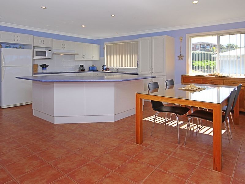11 Springfield Drive, Mollymook NSW 2539
