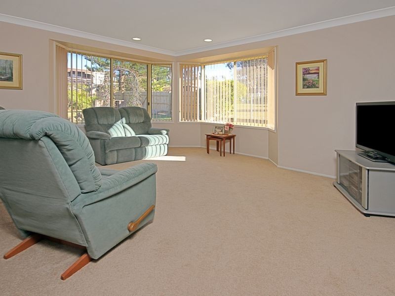 77 Donlan Road, Mollymook NSW 2539