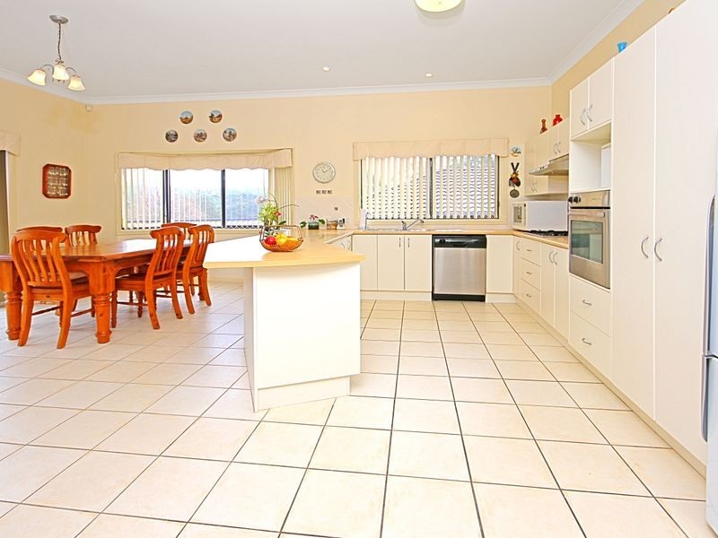 11 Clifford Close, Mollymook NSW 2539
