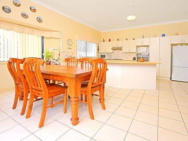 11 Clifford Close, Mollymook NSW 2539