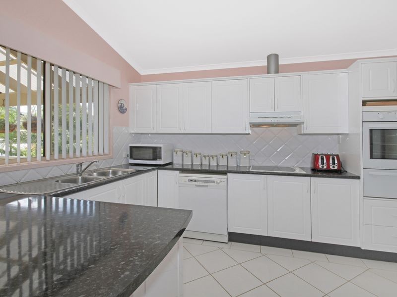 77 Carroll Avenue, Mollymook NSW 2539