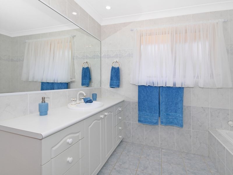 77 Carroll Avenue, Mollymook NSW 2539