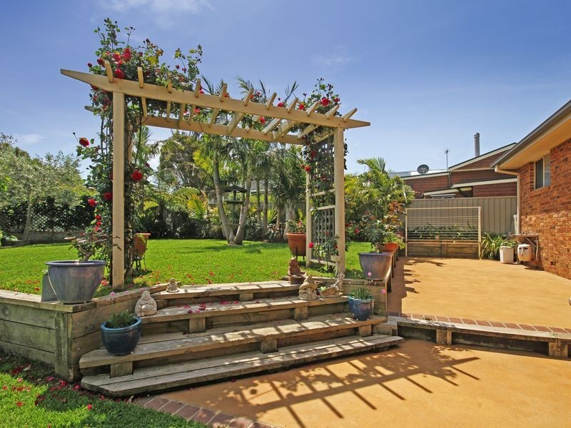 77 Carroll Avenue, Mollymook NSW 2539