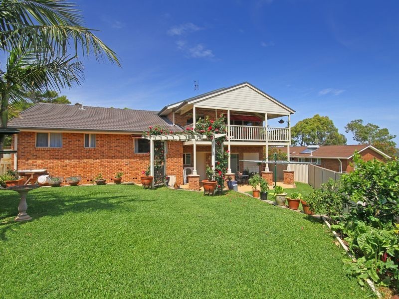 77 Carroll Avenue, Mollymook NSW 2539