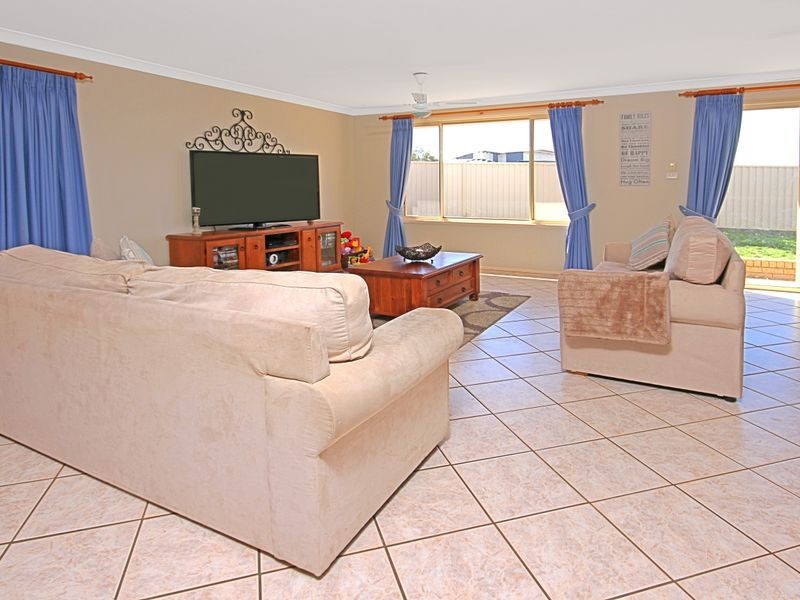 28 Combe Drive, Mollymook NSW 2539