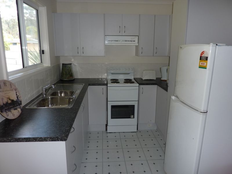 11 River Rd, Lake Tabourie NSW 2539