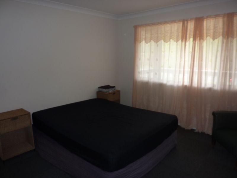 11 River Rd, Lake Tabourie NSW 2539