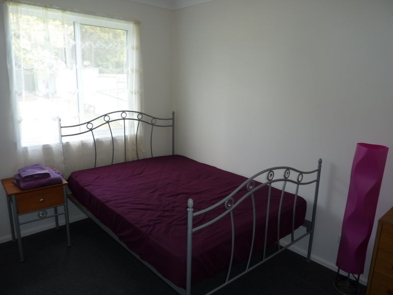 11 River Rd, Lake Tabourie NSW 2539