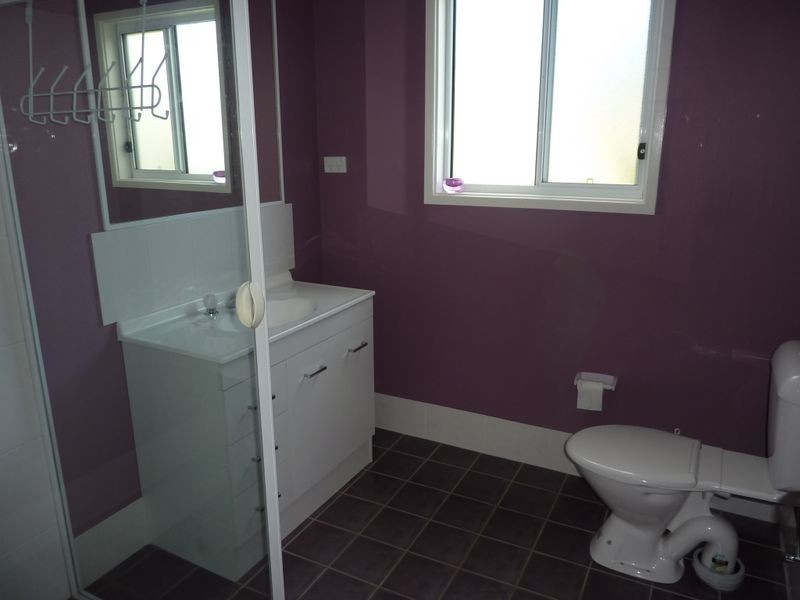 11 River Rd, Lake Tabourie NSW 2539