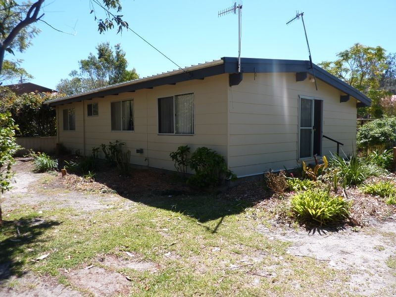 4 Thistleton Dr, Burrill Lake NSW 2539