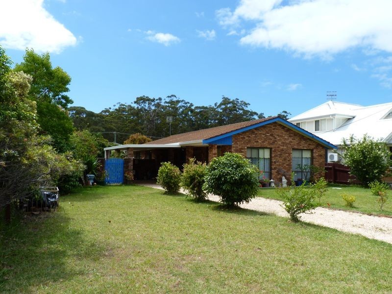 11 Venus Avenue, Lake Tabourie NSW 2539