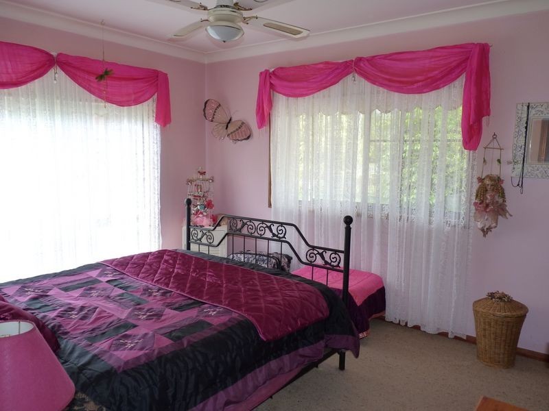 11 Venus Avenue, Lake Tabourie NSW 2539