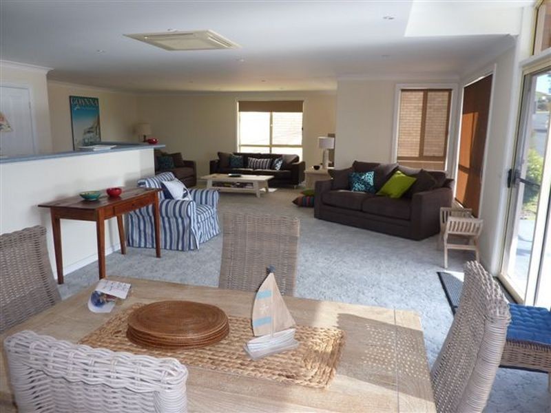 58 Seaview St, Mollymook NSW 2539