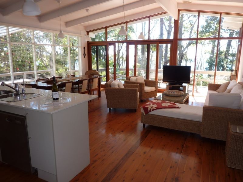 106 Bannister Head Rd, Mollymook NSW 2539