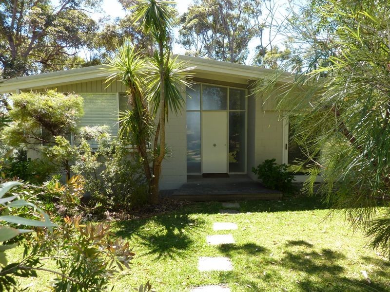 106 Bannister Head Rd, Mollymook NSW 2539