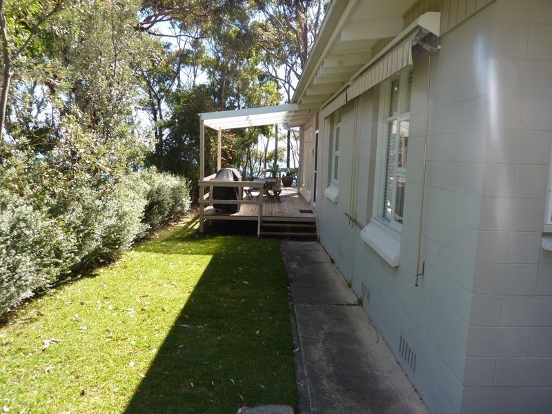 106 Bannister Head Rd, Mollymook NSW 2539