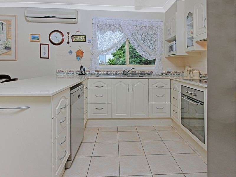 2/1 Combe Drive, Mollymook NSW 2539