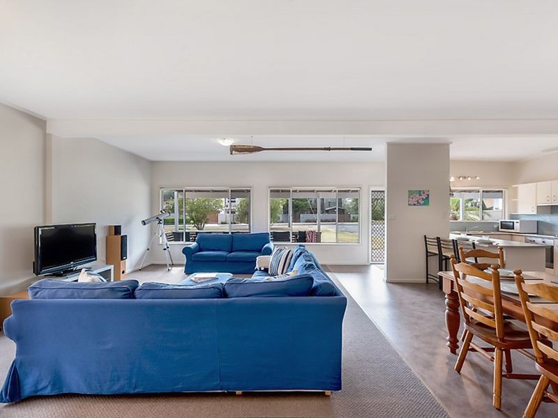 3 Mitchell Pde, Mollymook NSW 2539
