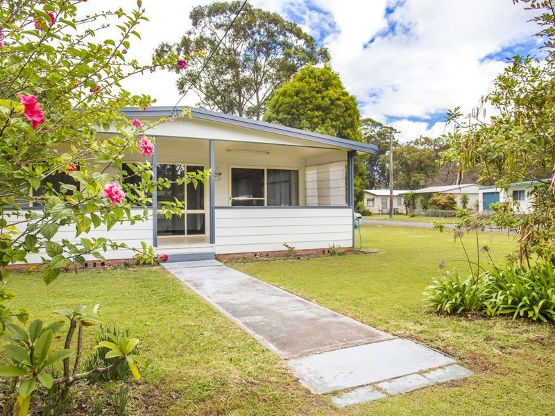 10 Carroll Avenue, Lake Conjola NSW 2539