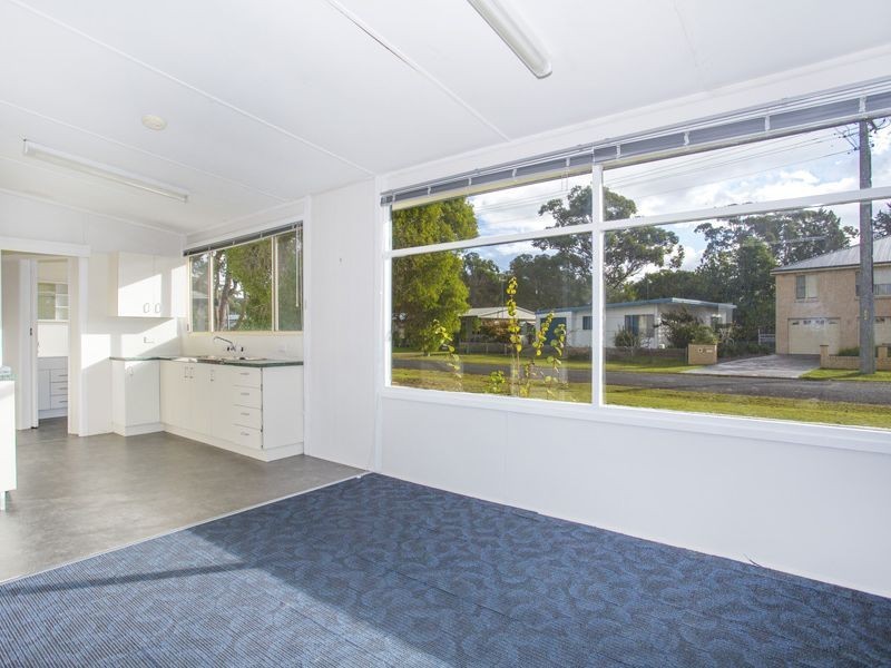 10 Carroll Avenue, Lake Conjola NSW 2539