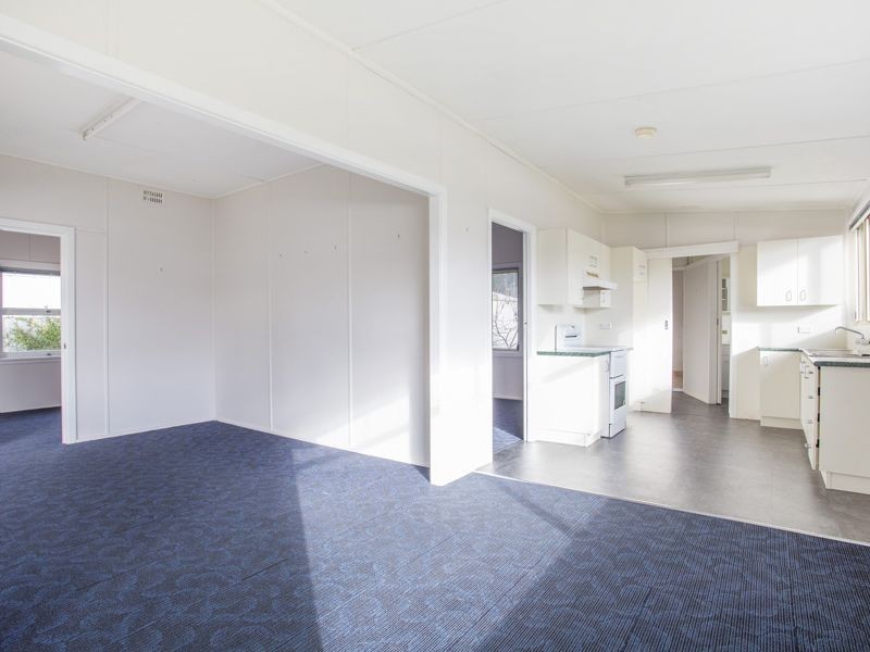 10 Carroll Avenue, Lake Conjola NSW 2539