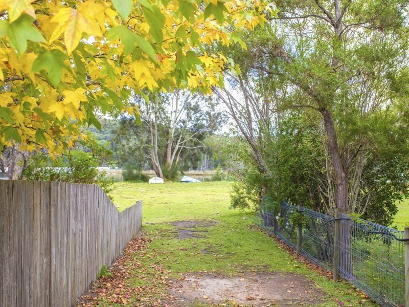 10 Carroll Avenue, Lake Conjola NSW 2539