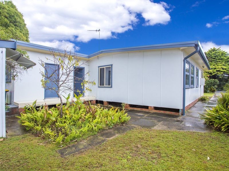 10 Carroll Avenue, Lake Conjola NSW 2539