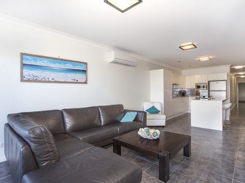 2/5-7 Golf Avenue, Mollymook NSW 2539