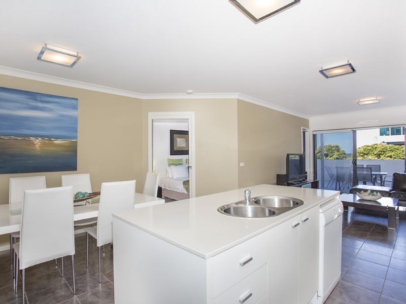 2/5-7 Golf Avenue, Mollymook NSW 2539