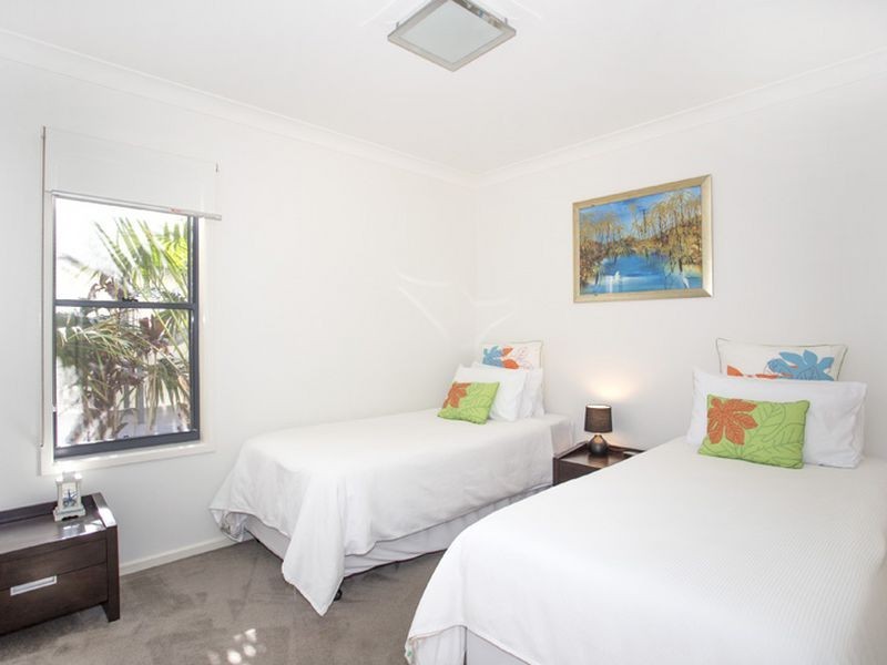 2/5-7 Golf Avenue, Mollymook NSW 2539