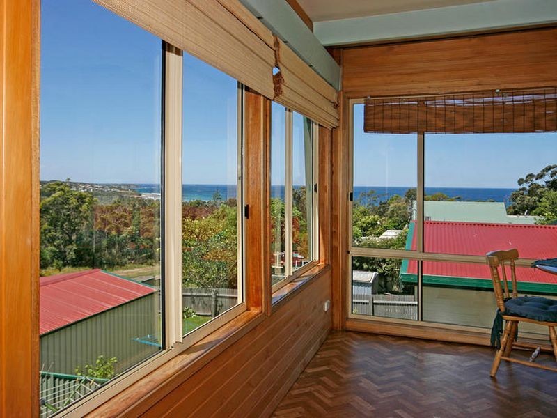 16 Canberra Crescent, Burrill Lake NSW 2539