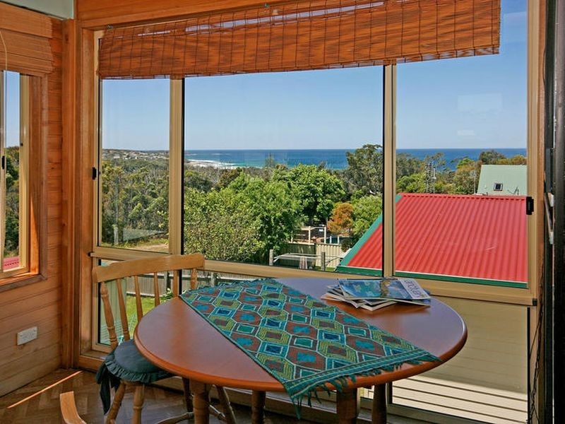 16 Canberra Crescent, Burrill Lake NSW 2539