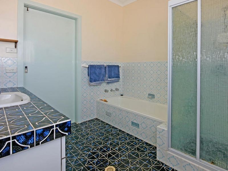16 Canberra Crescent, Burrill Lake NSW 2539