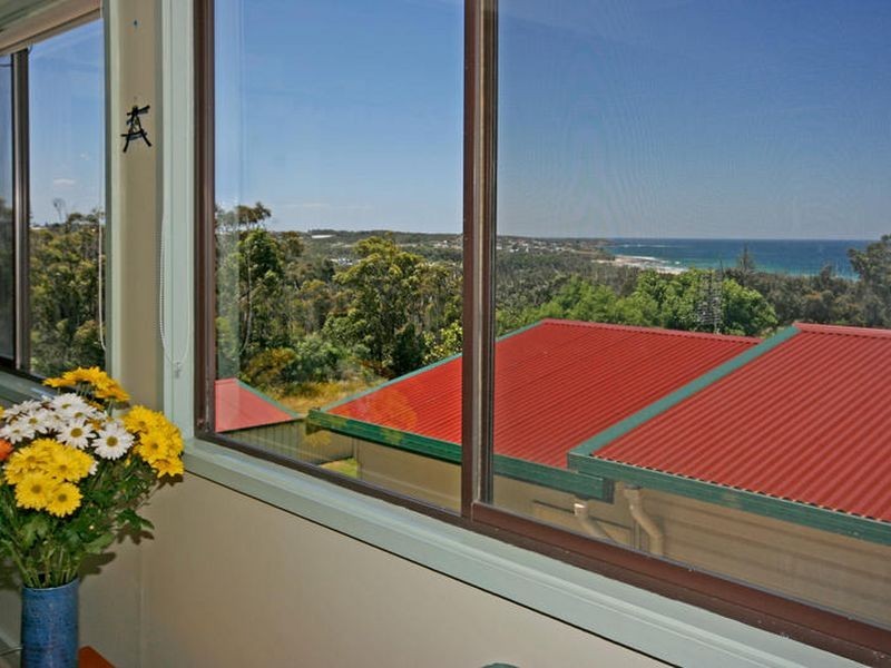 16 Canberra Crescent, Burrill Lake NSW 2539