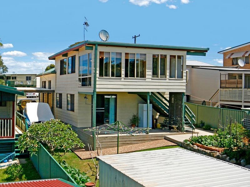 16 Canberra Crescent, Burrill Lake NSW 2539