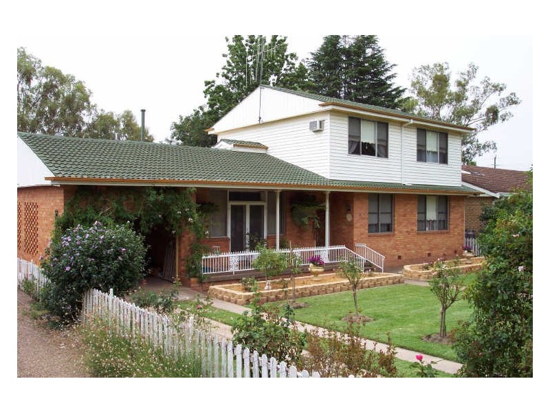 76 Gobolion Street, Wellington NSW 2820