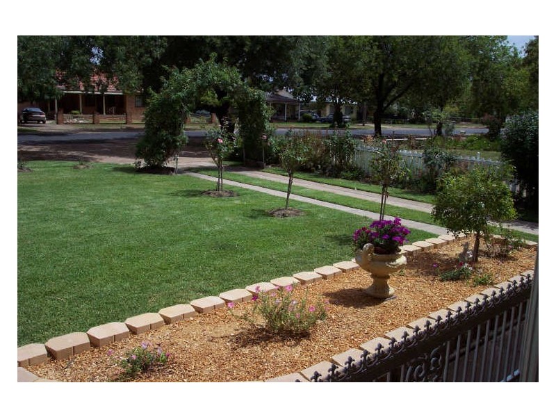 76 Gobolion Street, Wellington NSW 2820