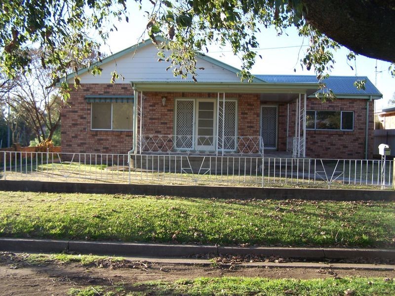 26 Gobolion Street, Wellington NSW 2820