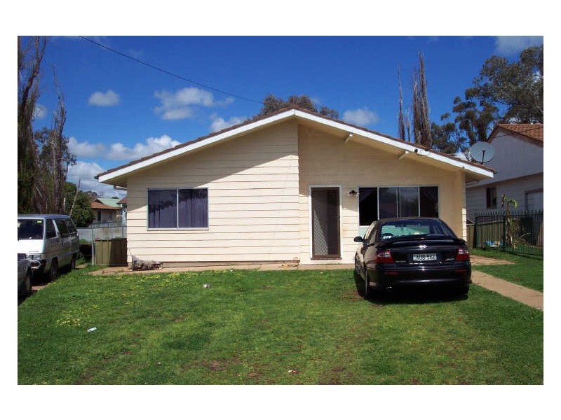 23 Walker Crescent, Wellington NSW 2820