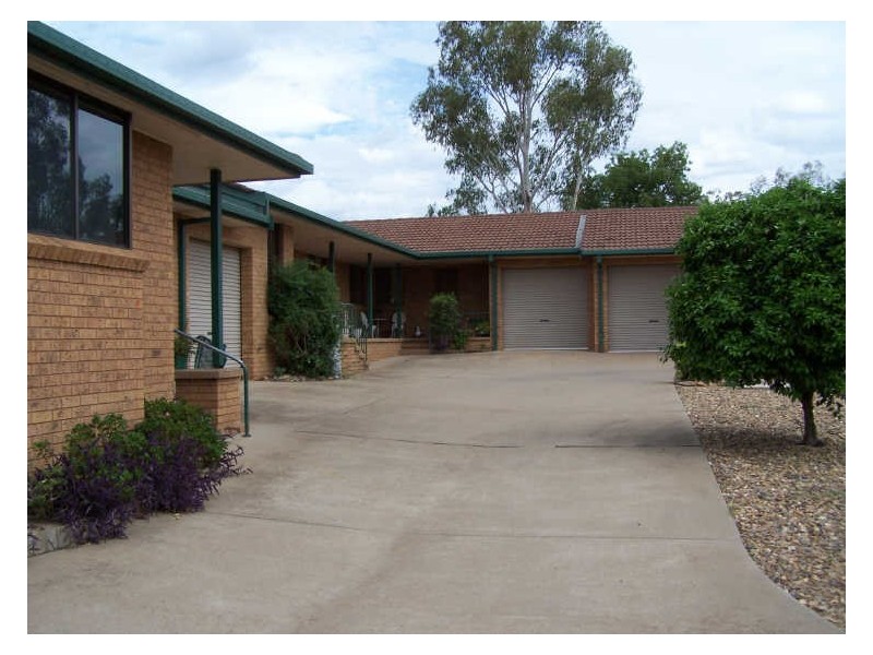 2/59 Whiteley Street, Wellington NSW 2820