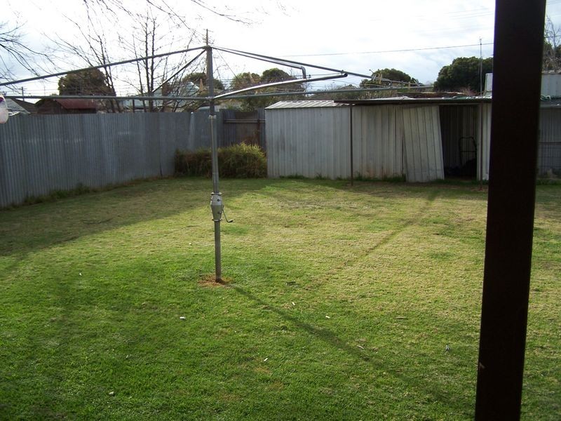 8 Dibbs Street, Wellington NSW 2820