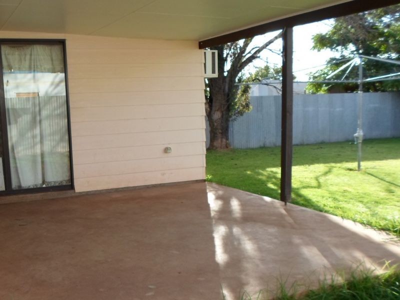 8 Dibbs Street, Wellington NSW 2820