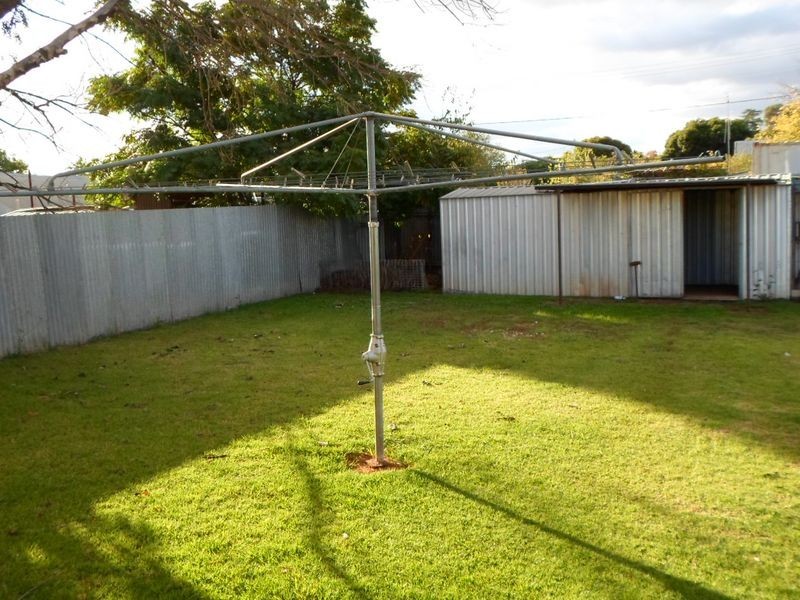 8 Dibbs Street, Wellington NSW 2820