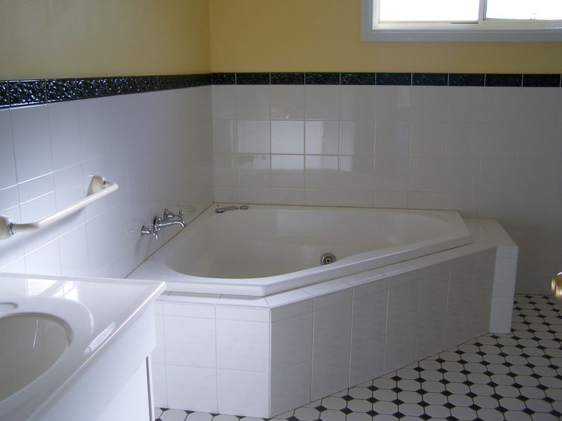 32 Falls Road, Wellington NSW 2820