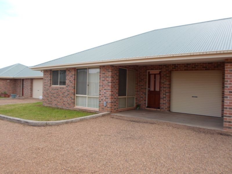 2/11A Maxwell Street, Wellington NSW 2820