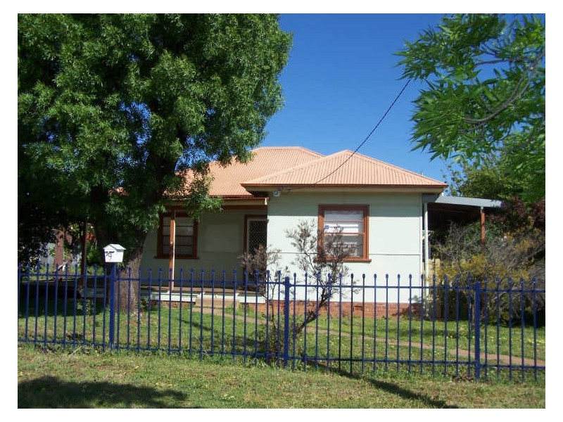 9 Charles Street, Wellington NSW 2820