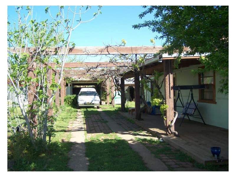 9 Charles Street, Wellington NSW 2820