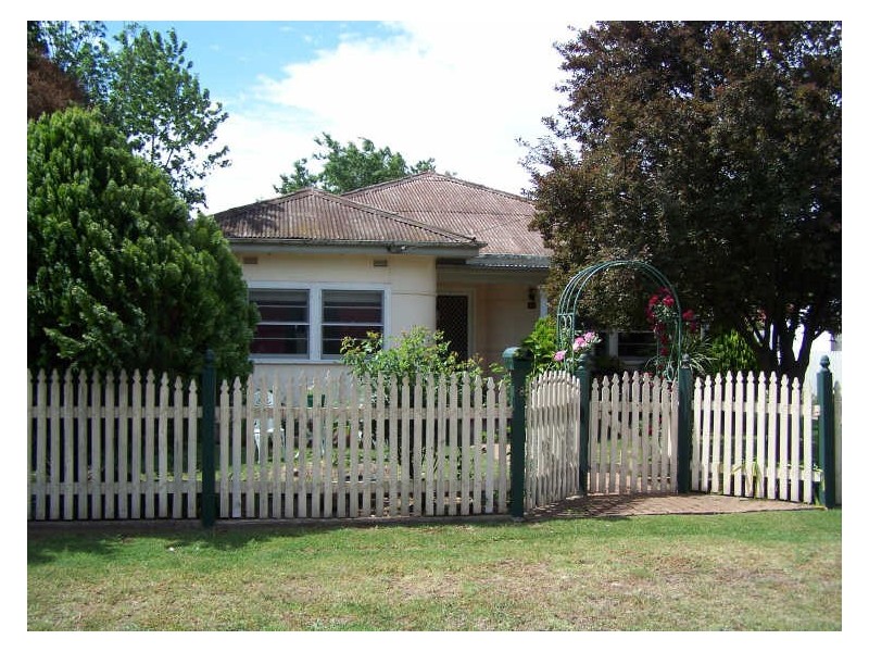 18 Gisborne Street, Wellington NSW 2820