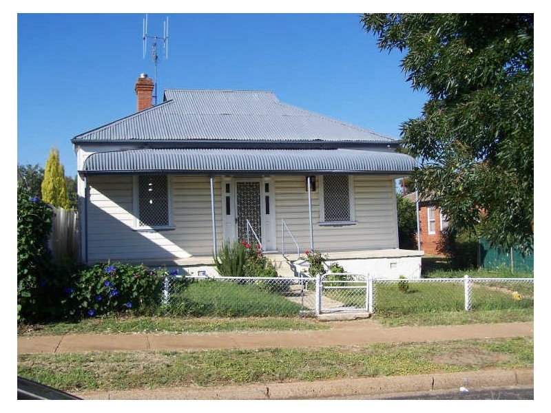 105 Gisborne Street, Wellington NSW 2820